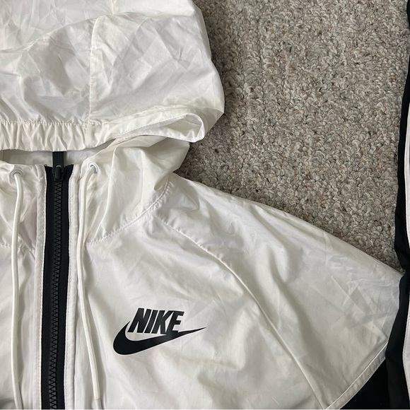 Nike Windbreaker - Picture 2 of 6